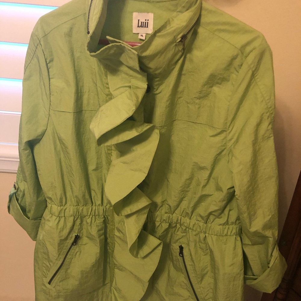 luii light weight water repellant jacket